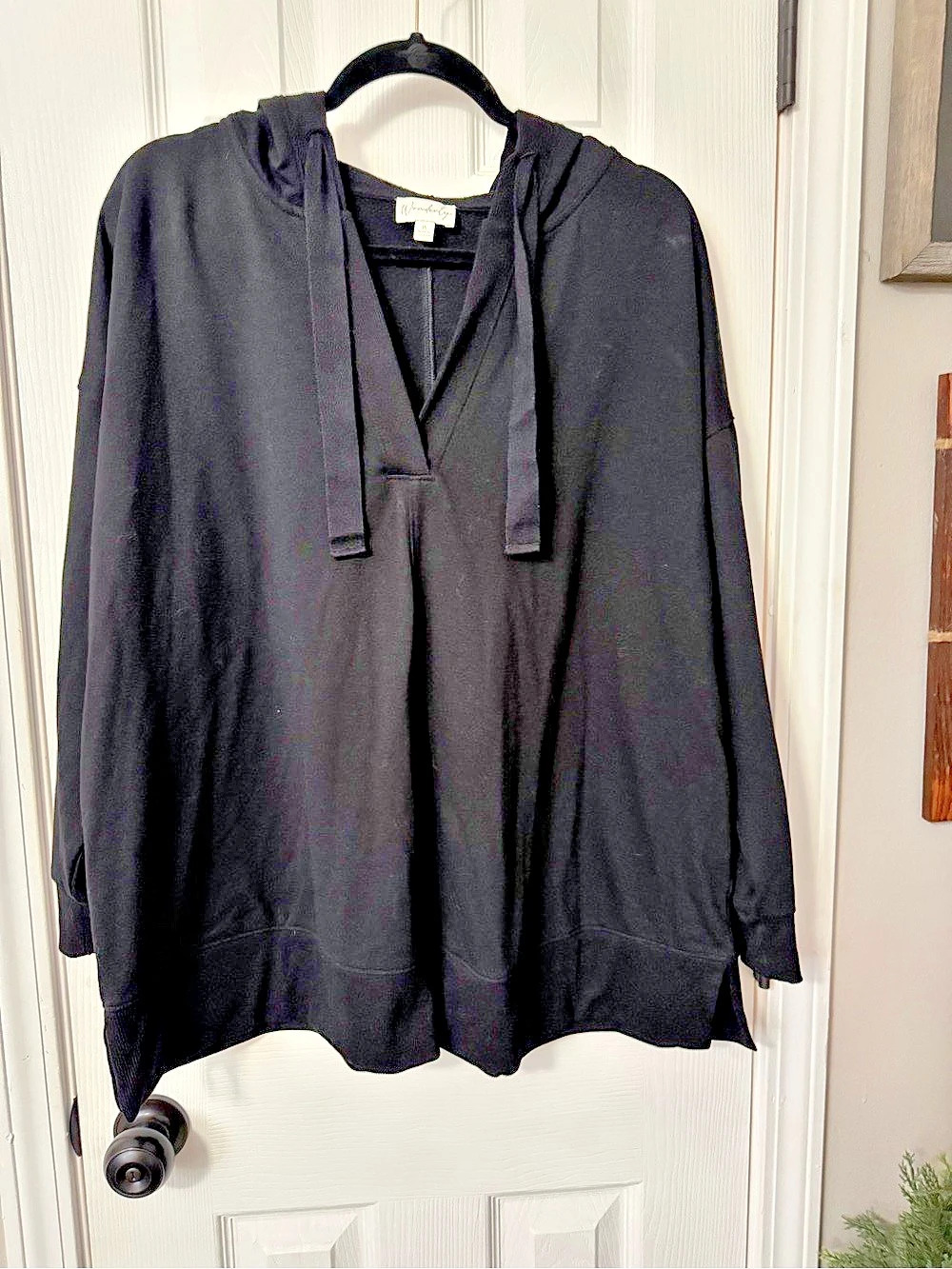 Wonderly Black V-neck Hooded Tunic Size 1X Like New